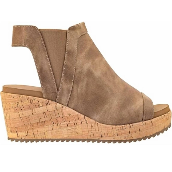 Women's Tan Wedge Sandals - Picture 2 of 4